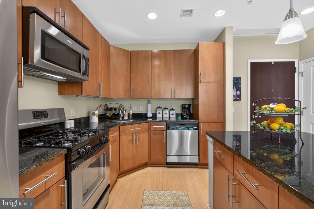 444 W BROAD STREET 230
