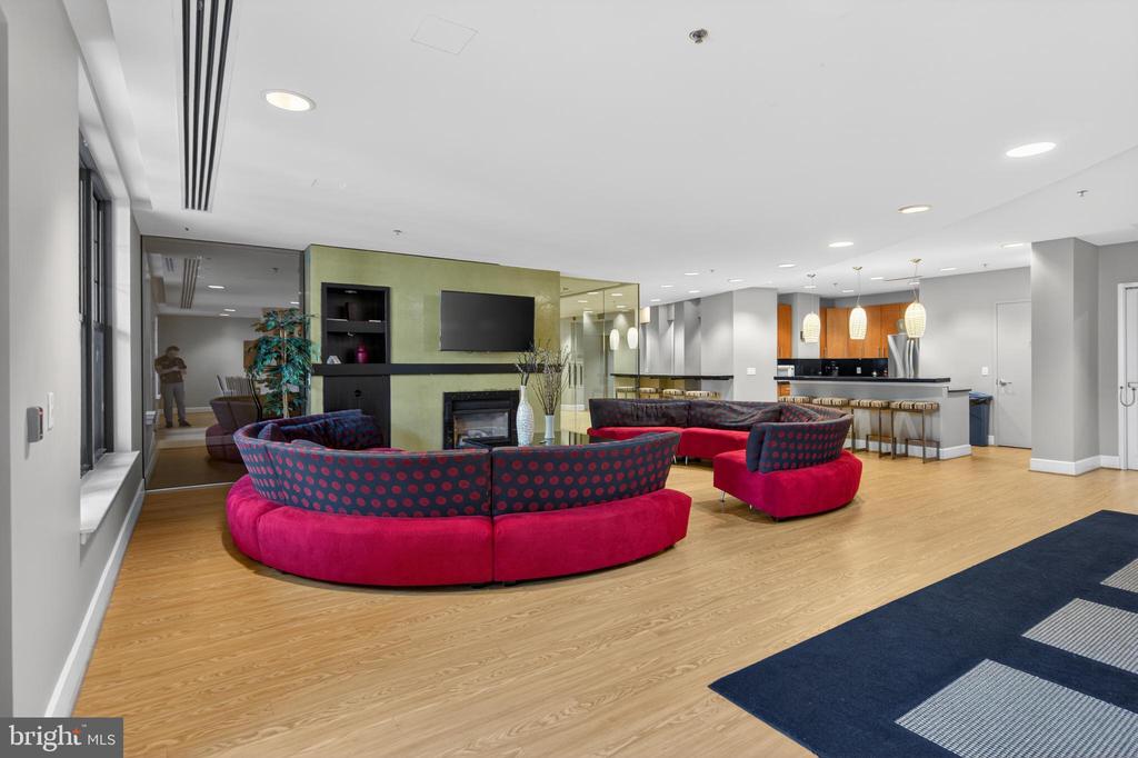 444 W BROAD STREET 230