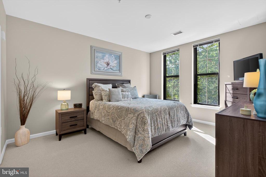 444 W BROAD STREET 230