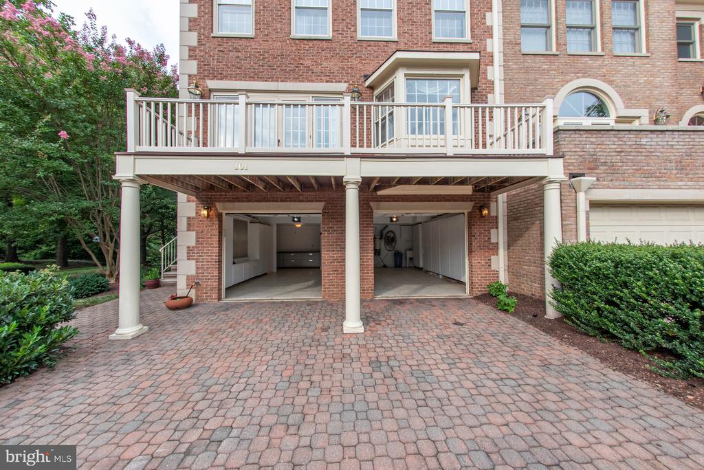 101 GRESHAM PLACE