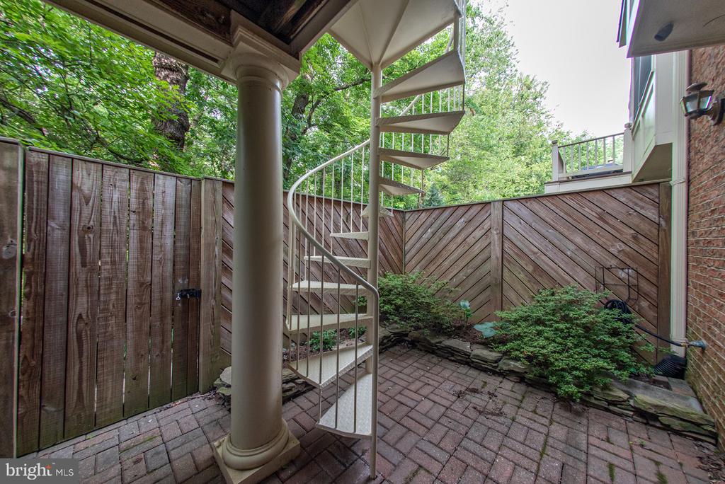 101 GRESHAM PLACE