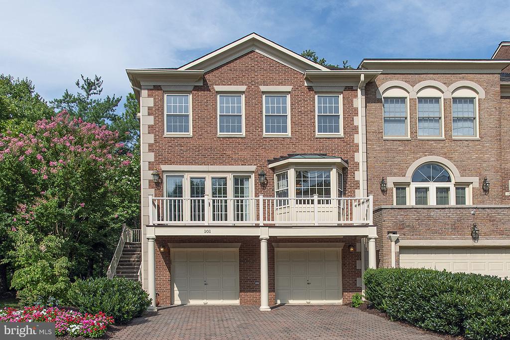 101 GRESHAM PLACE