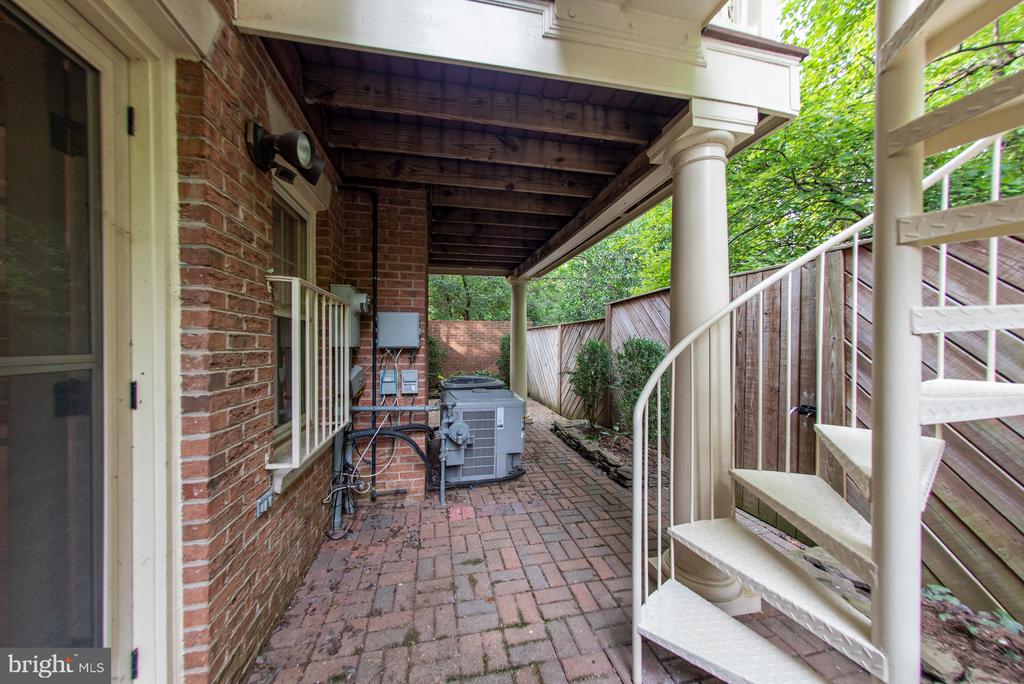101 GRESHAM PLACE