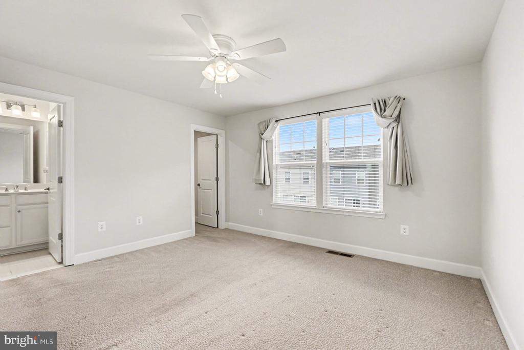 1802 BRISCOE LANE