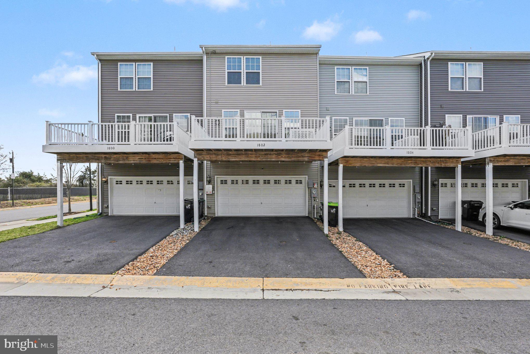 1802 BRISCOE LANE