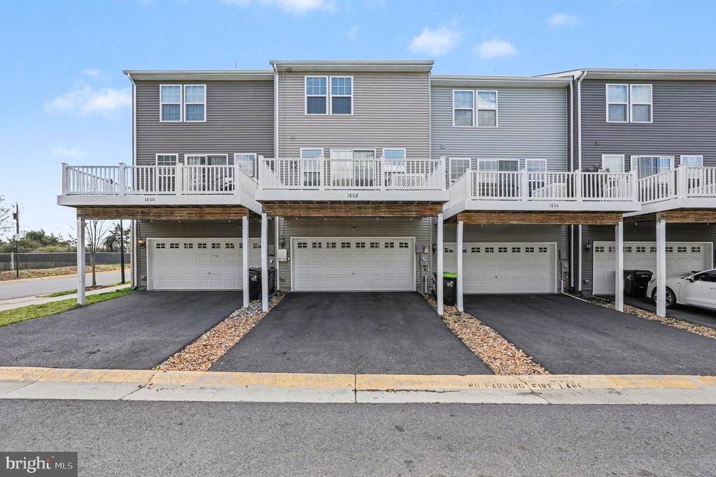 1802 BRISCOE LANE