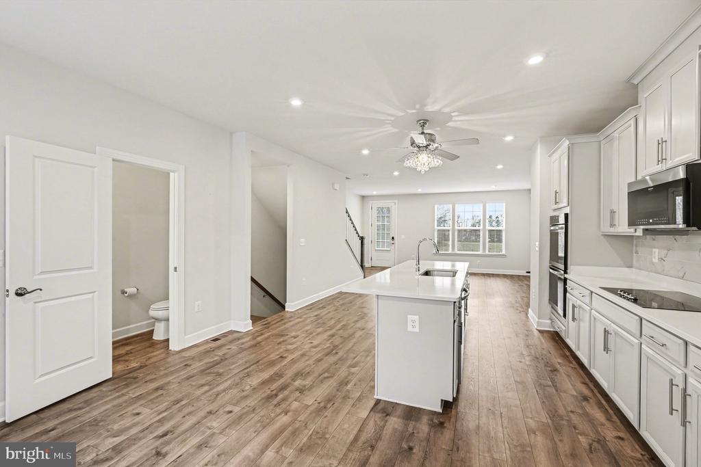1802 BRISCOE LANE