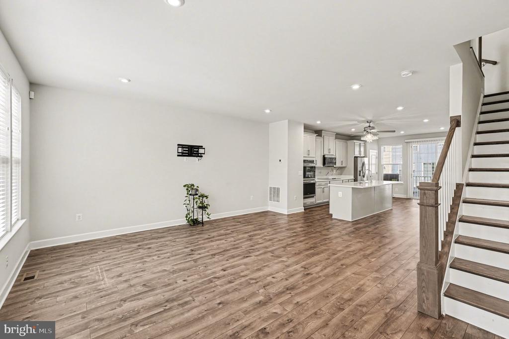 1802 BRISCOE LANE