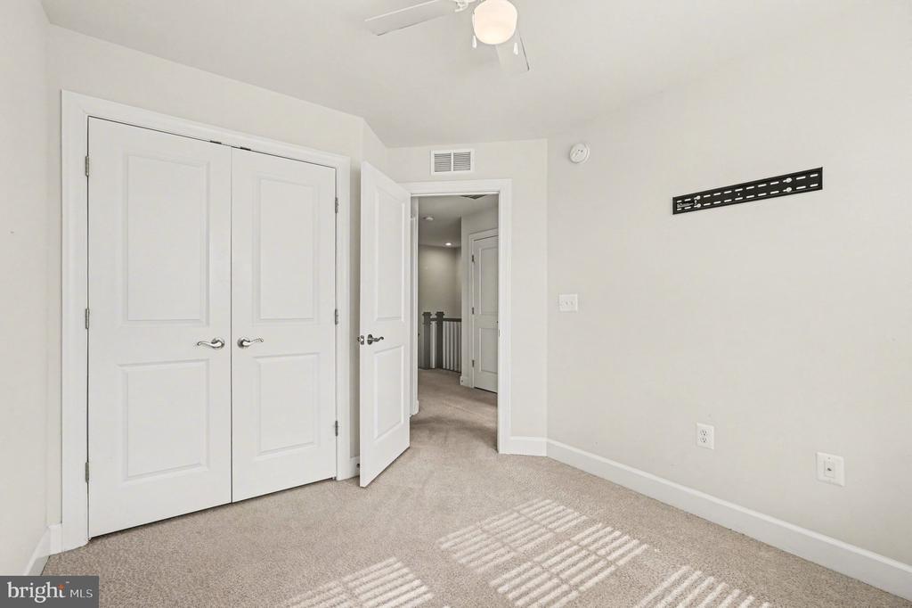 1802 BRISCOE LANE