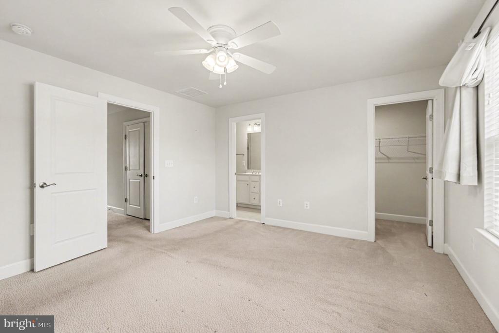 1802 BRISCOE LANE