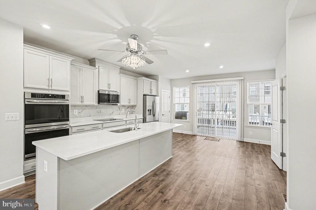 1802 BRISCOE LANE