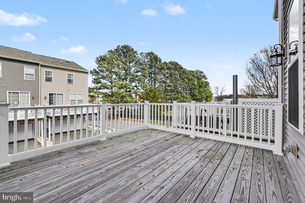 1802 BRISCOE LANE