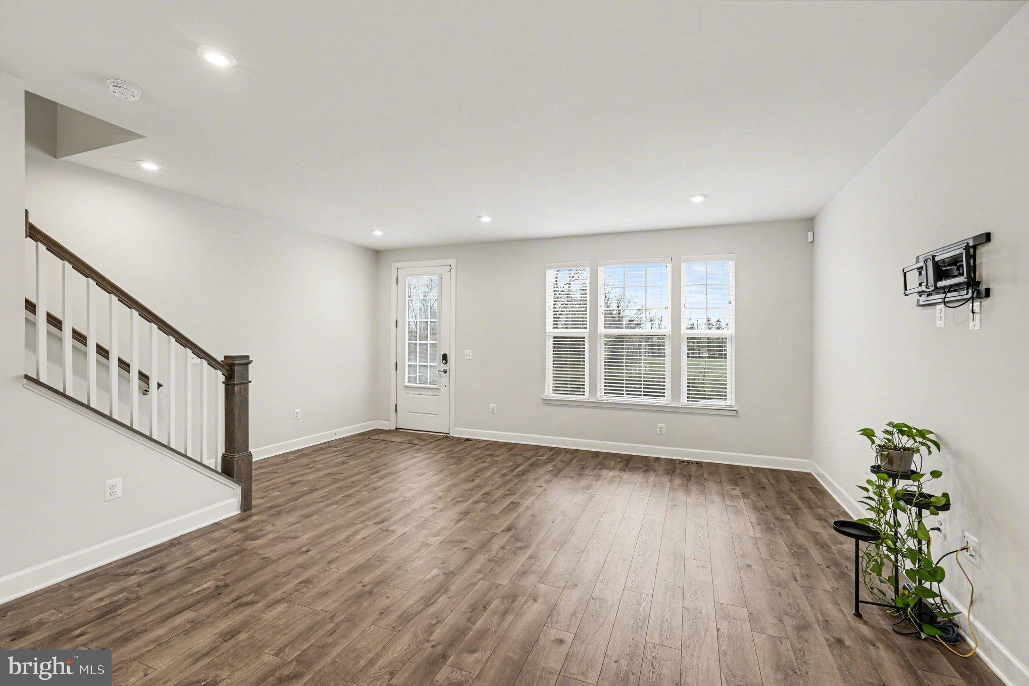 1802 BRISCOE LANE