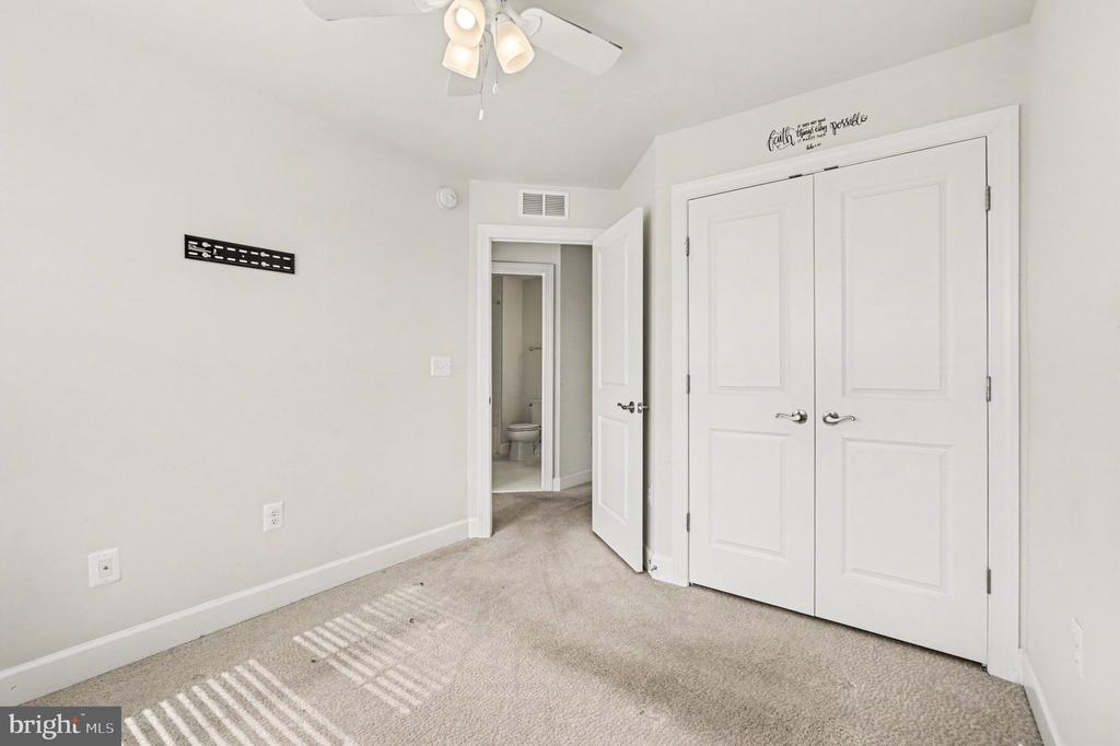1802 BRISCOE LANE