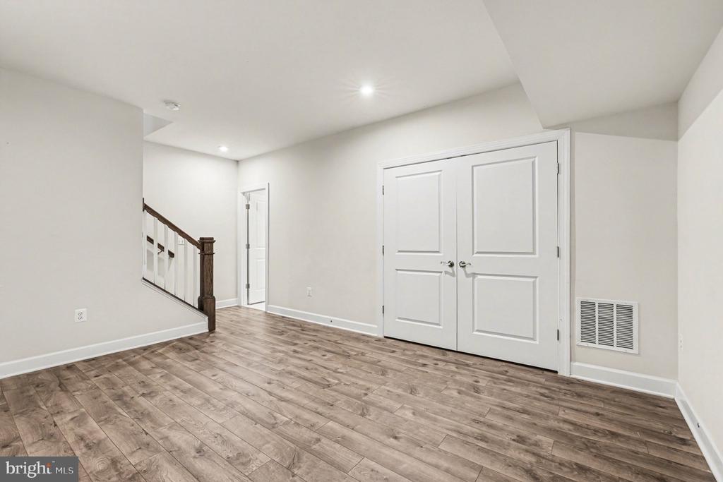 1802 BRISCOE LANE