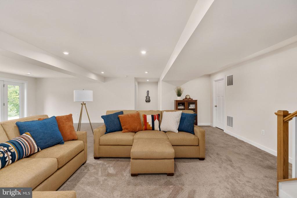 1218 CITY VIEW LANE