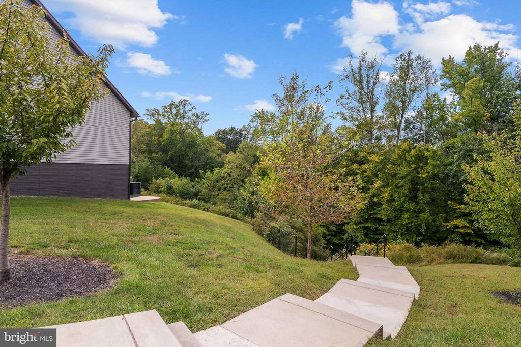 1218 CITY VIEW LANE