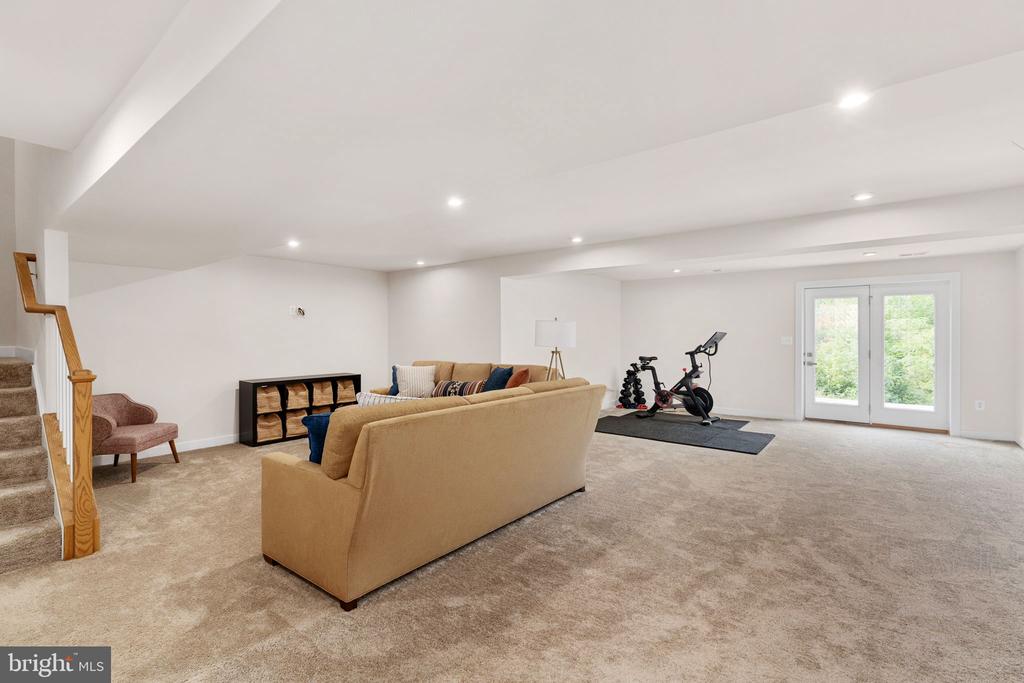 1218 CITY VIEW LANE