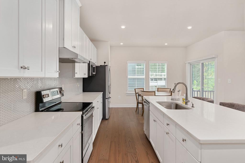 1218 CITY VIEW LANE