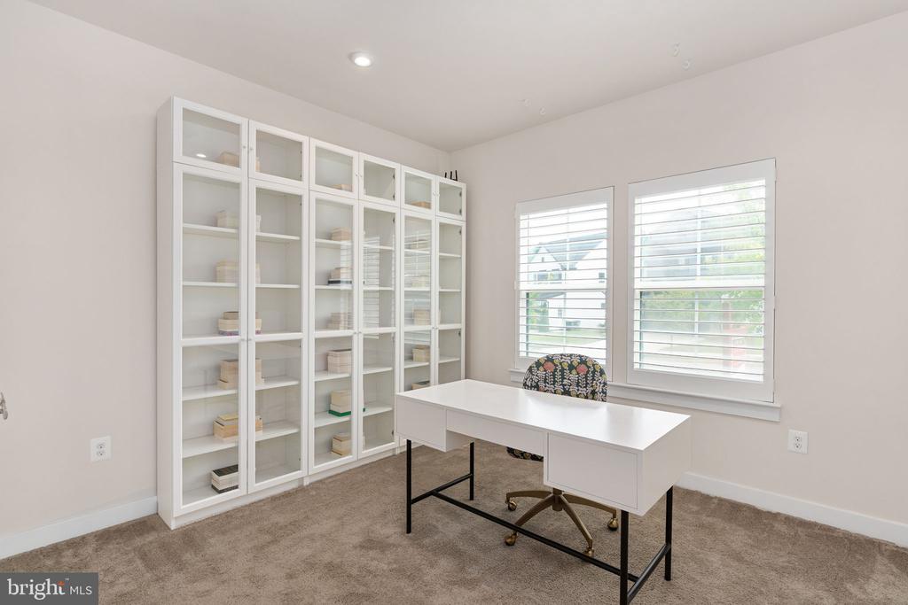 1218 CITY VIEW LANE