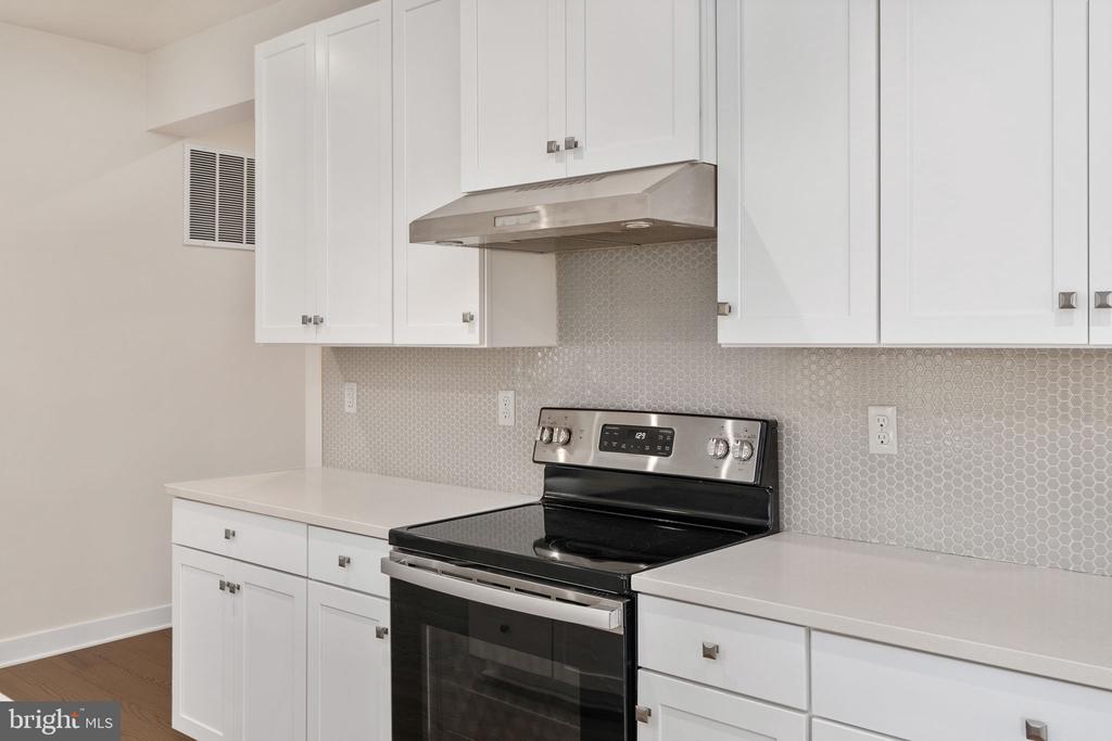 1218 CITY VIEW LANE