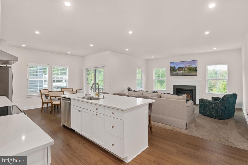 1218 CITY VIEW LANE