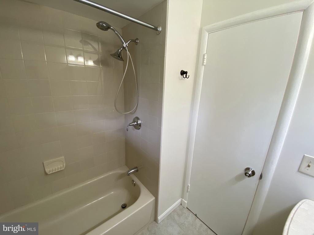 3423 ANDOVER DRIVE