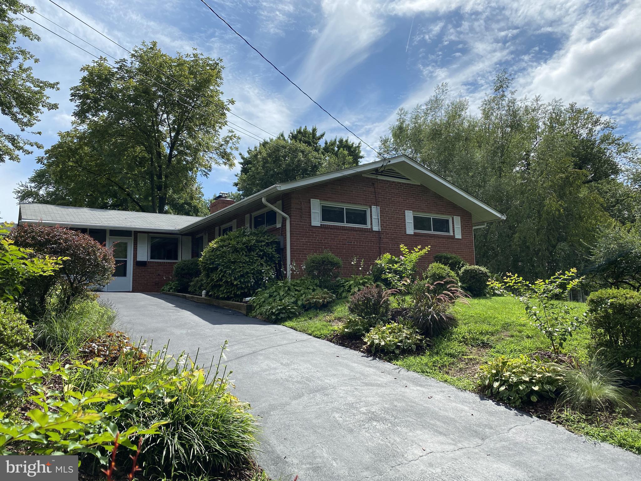 3423 ANDOVER DRIVE