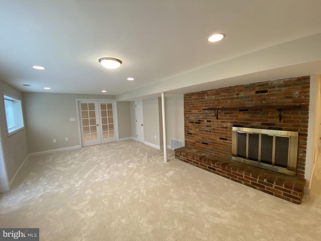 3423 ANDOVER DRIVE