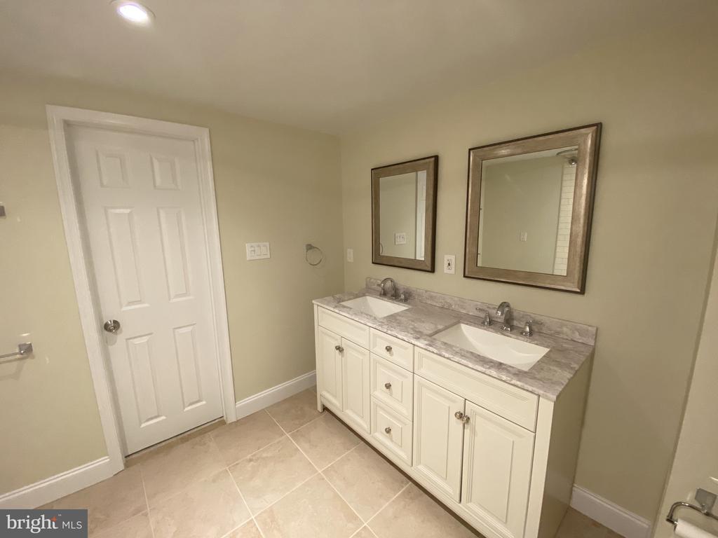 3423 ANDOVER DRIVE