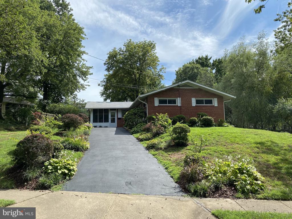 3423 ANDOVER DRIVE