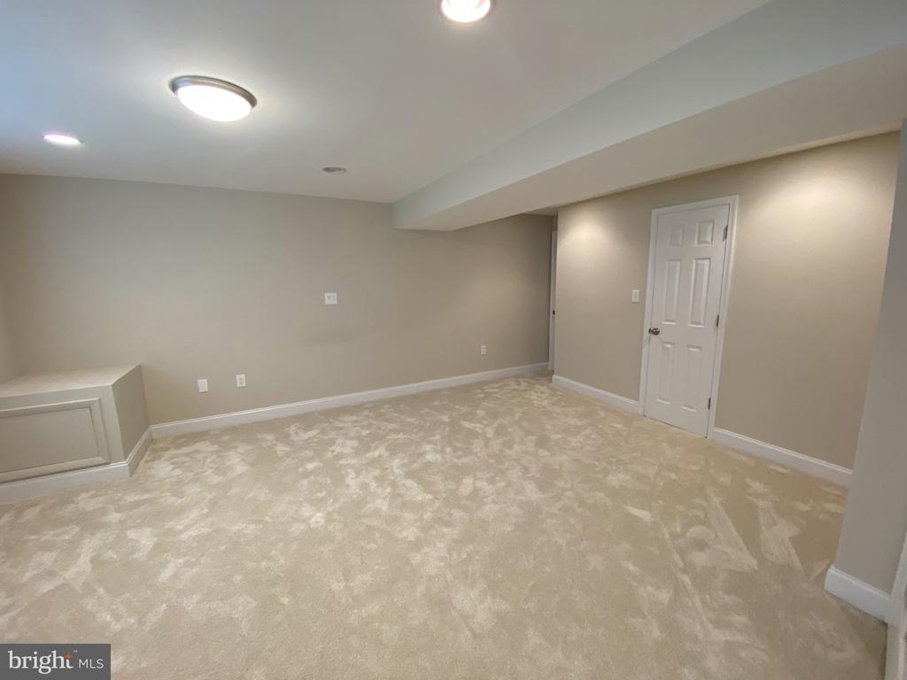 3423 ANDOVER DRIVE