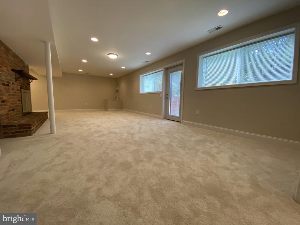 3423 ANDOVER DRIVE
