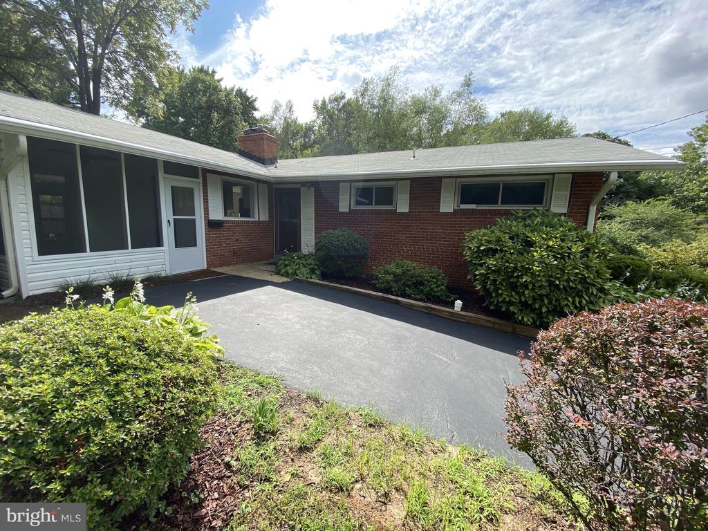 3423 ANDOVER DRIVE