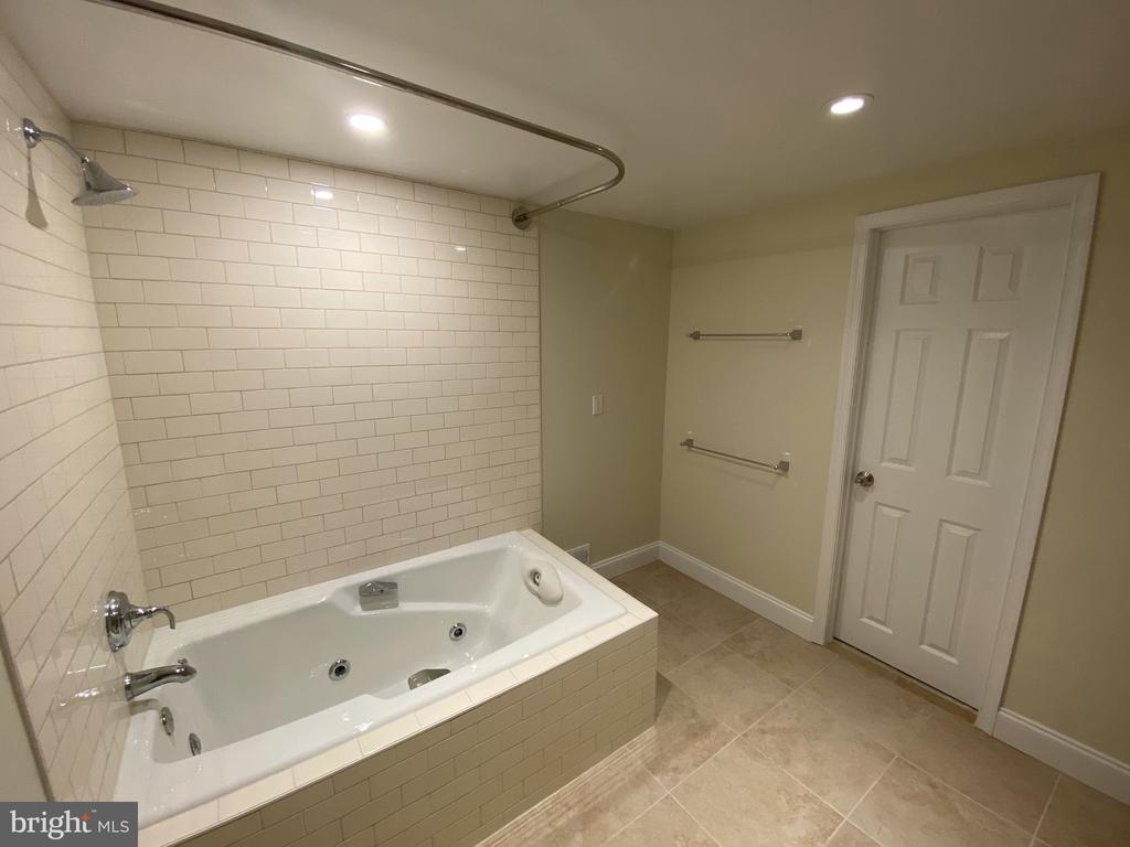 3423 ANDOVER DRIVE