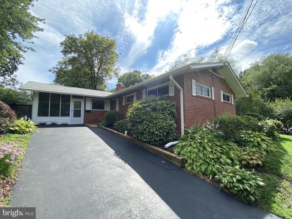 3423 ANDOVER DRIVE