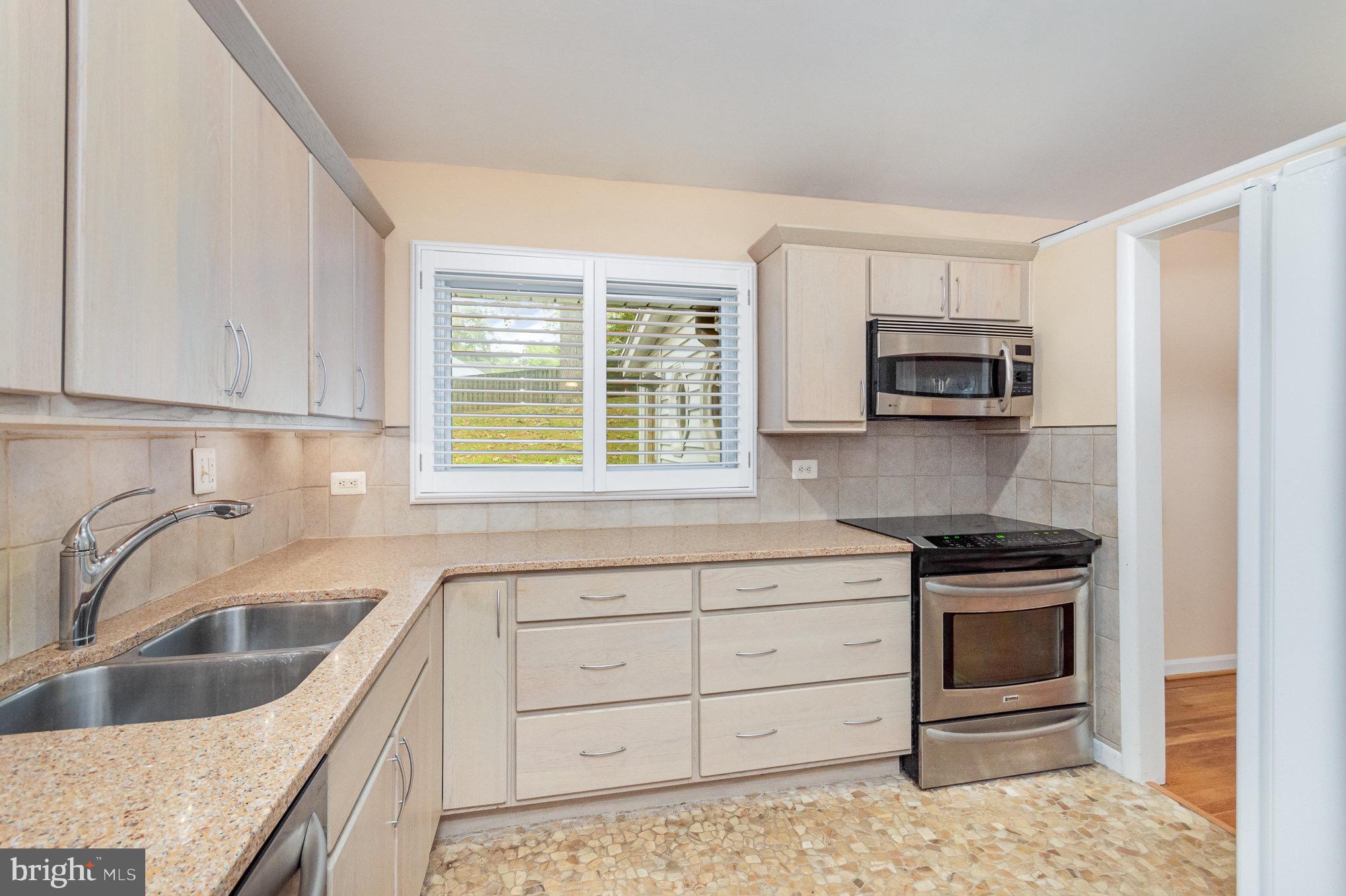 10822 WOODLAND DRIVE