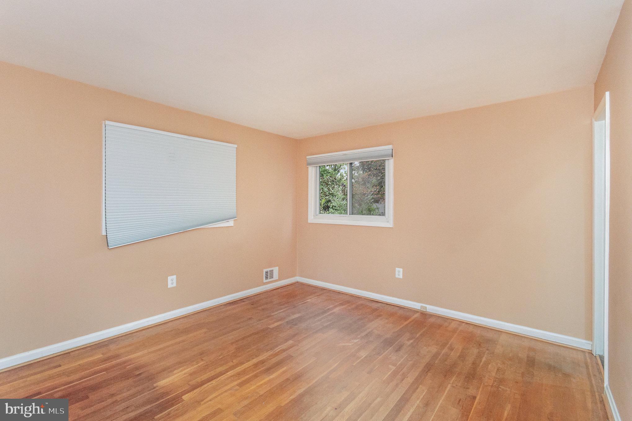 10822 WOODLAND DRIVE