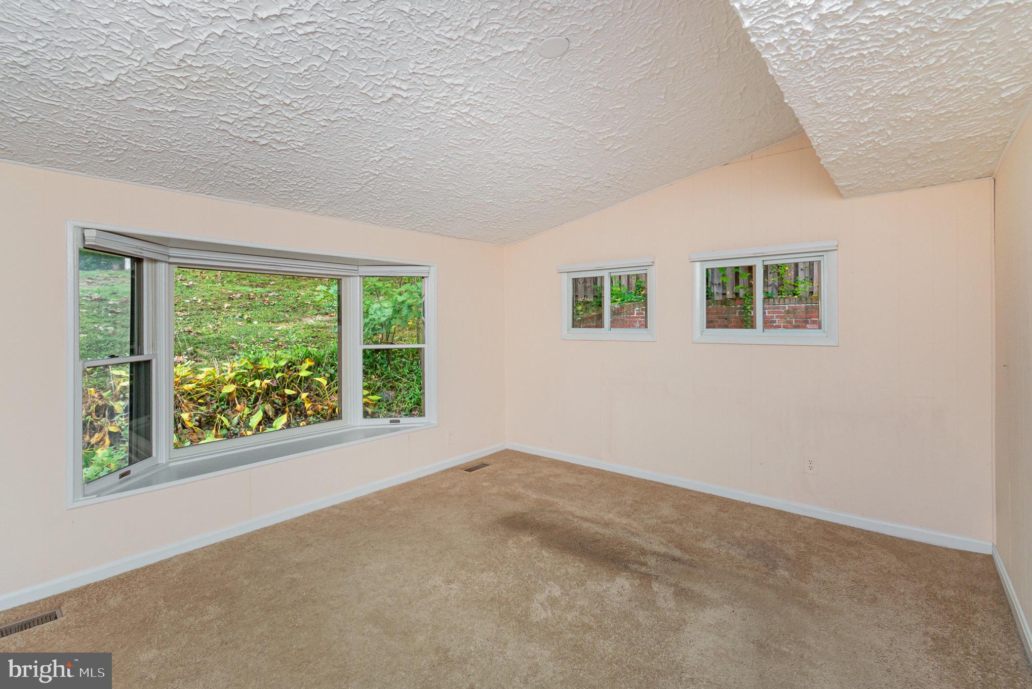 10822 WOODLAND DRIVE