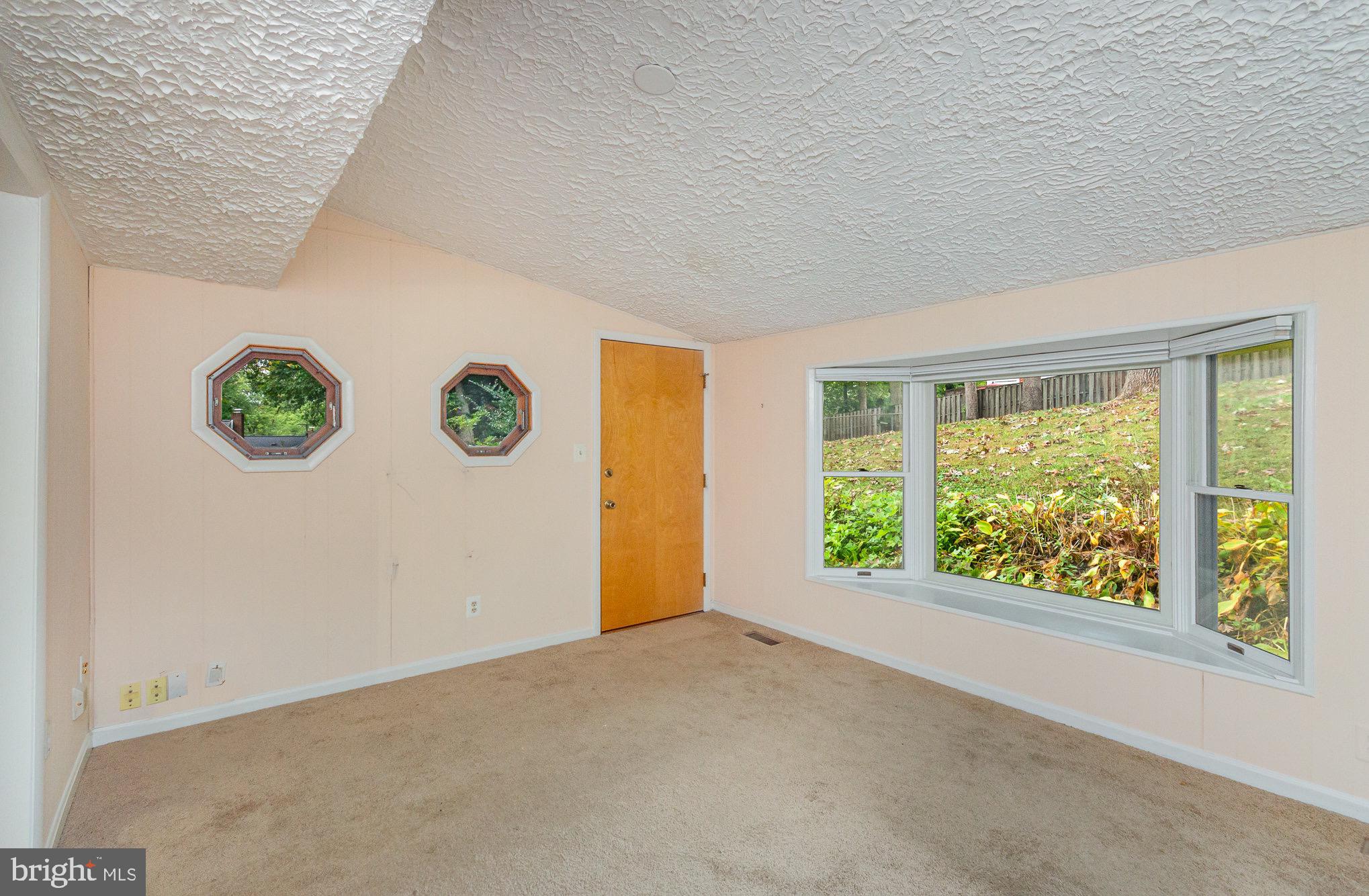 10822 WOODLAND DRIVE