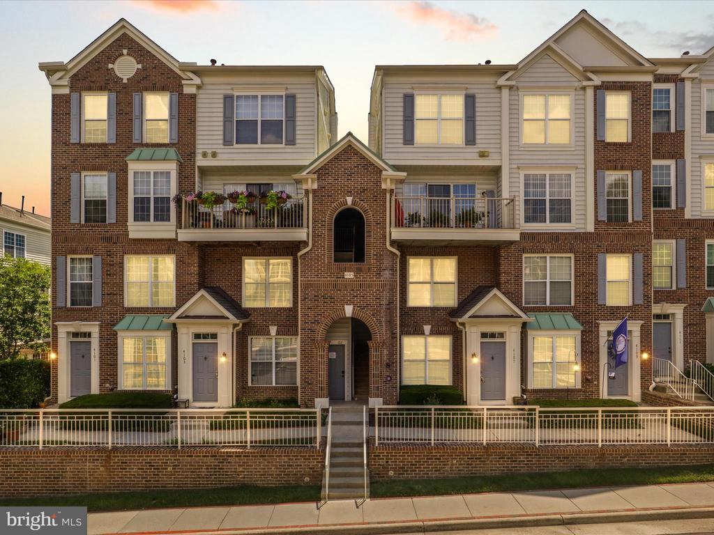 4105 OXFORD LANE 101