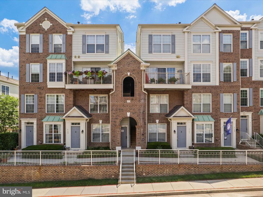 4105 OXFORD LANE 101