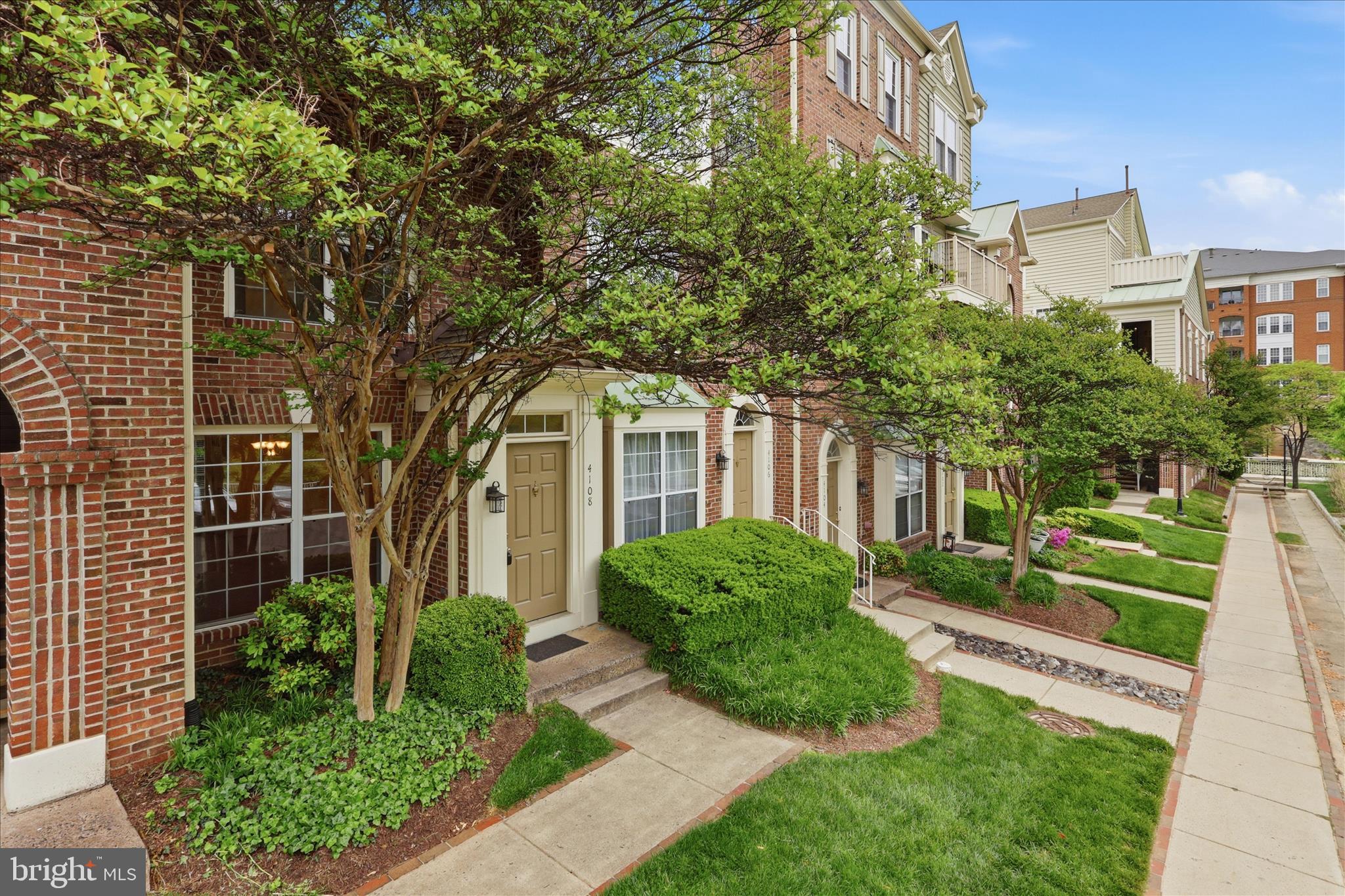 4108 VANDERBILT COURT