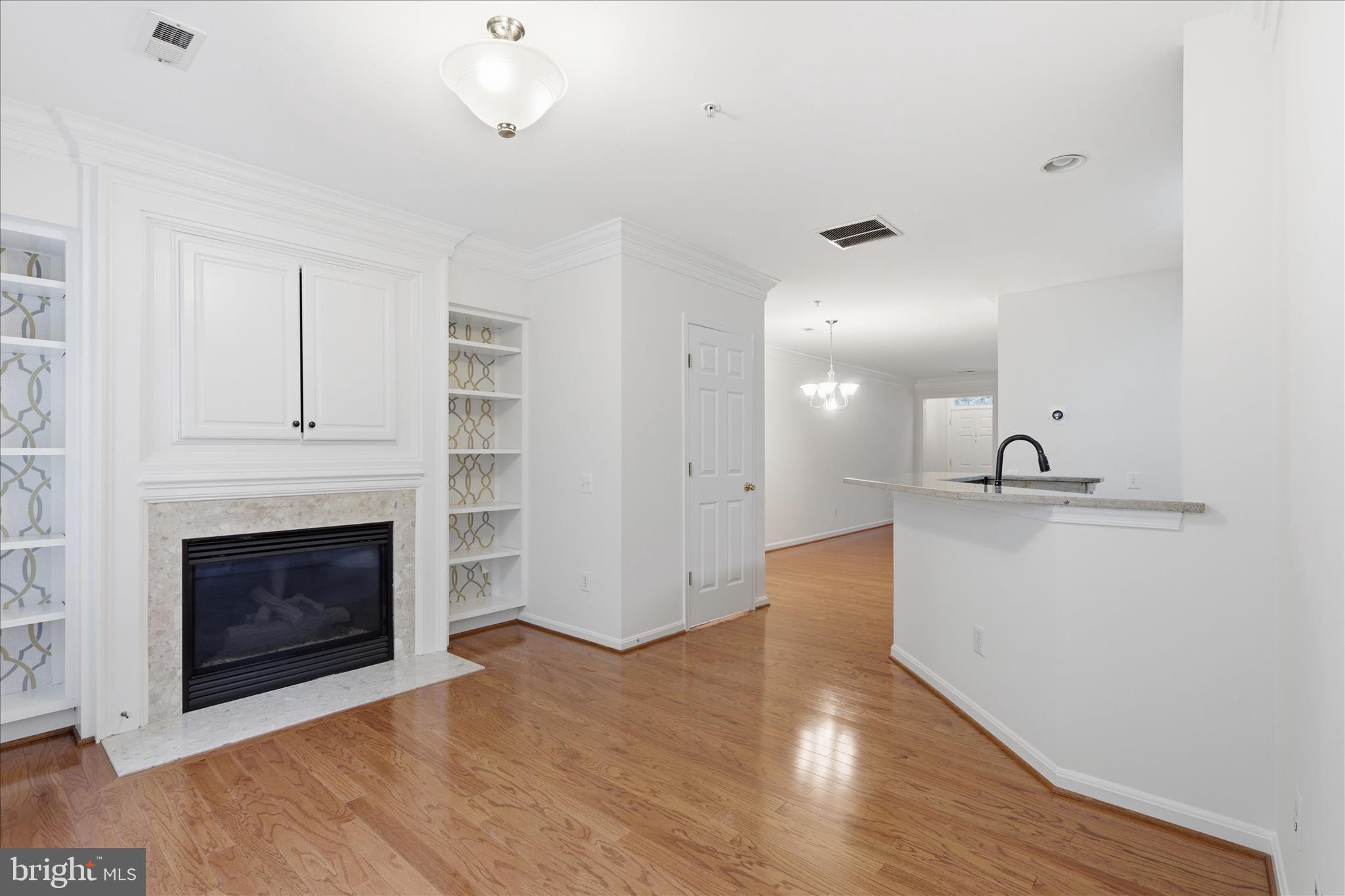 4108 VANDERBILT COURT