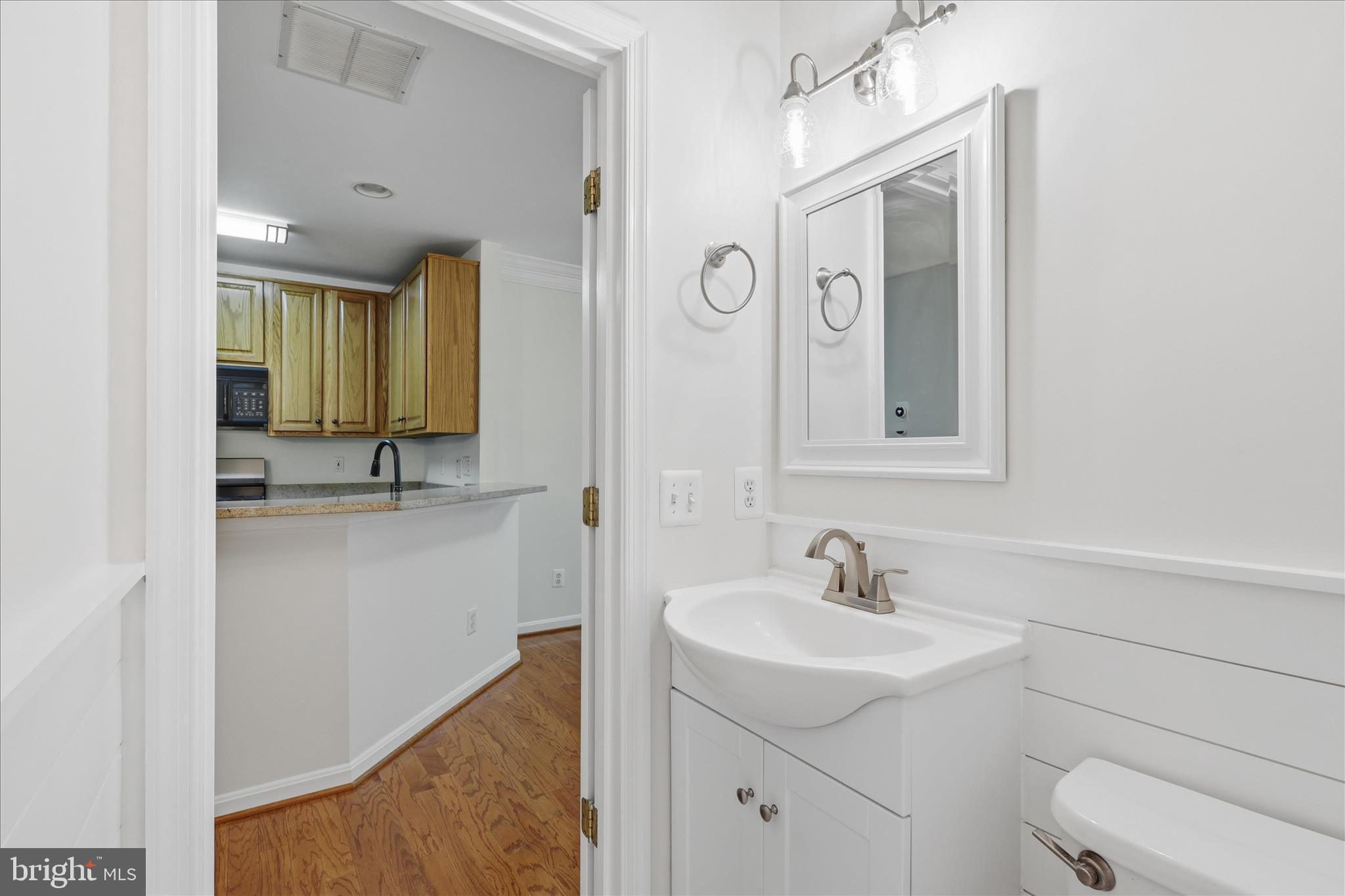 4108 VANDERBILT COURT