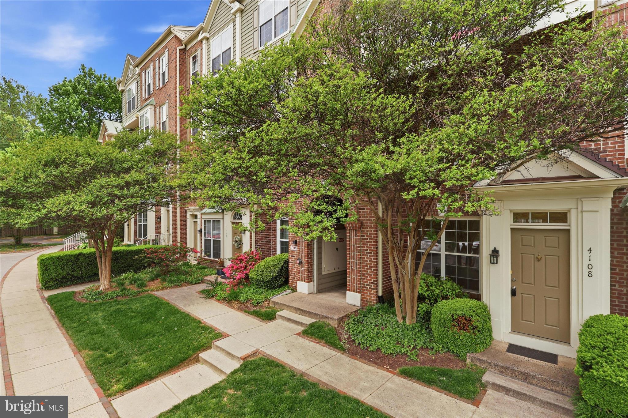 4108 VANDERBILT COURT