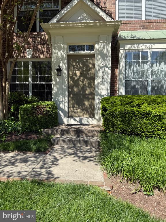 4108 VANDERBILT COURT