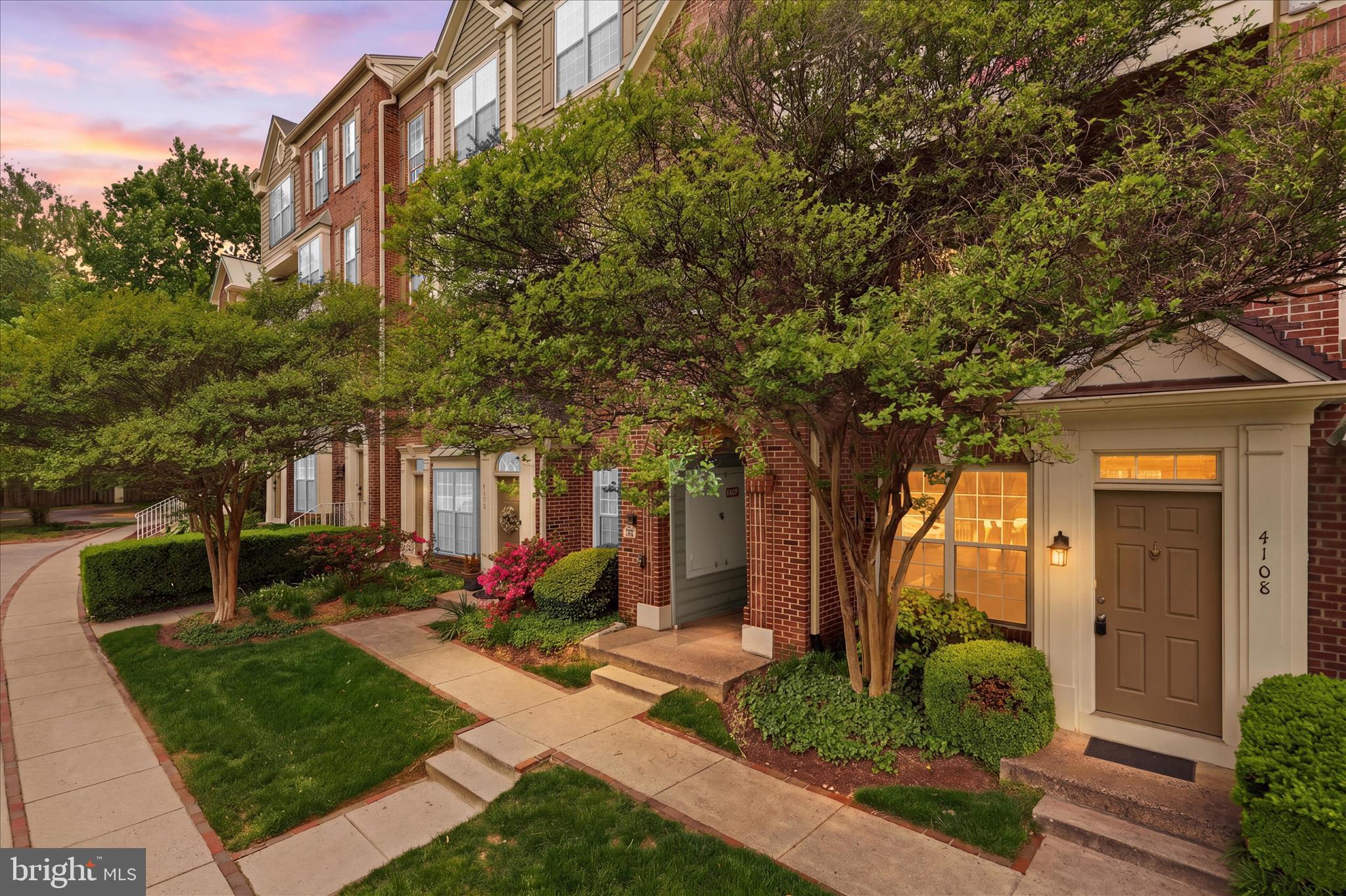 4108 VANDERBILT COURT