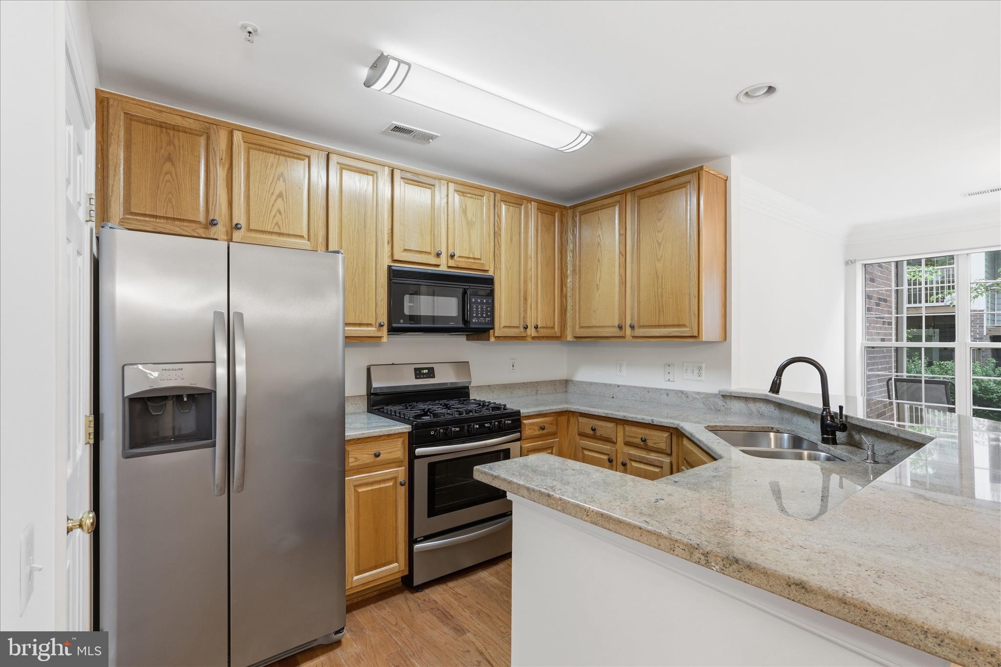 4108 VANDERBILT COURT