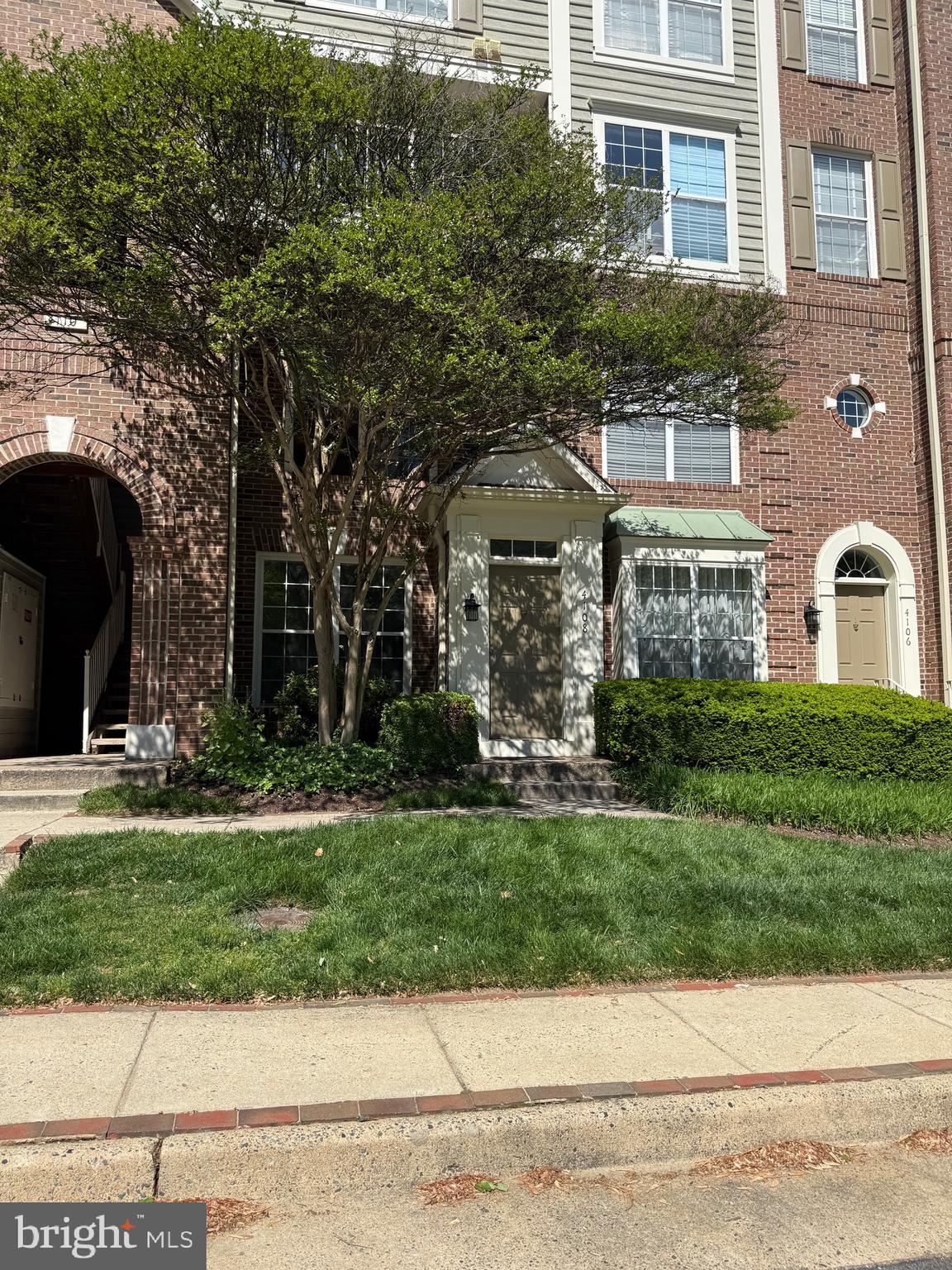 4108 VANDERBILT COURT